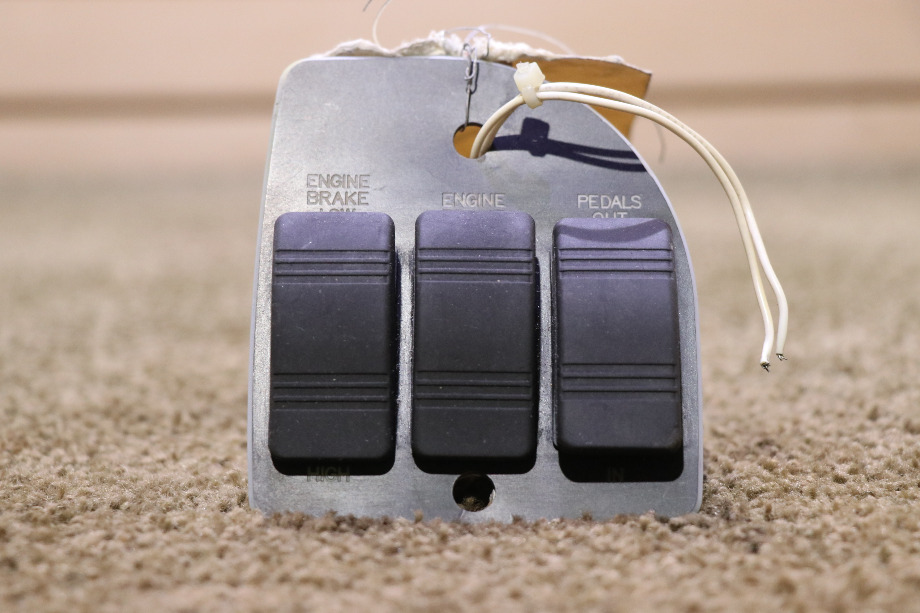 USED MOTORHOME ENGINE / ENGINE / PEDAL 3 SWITCH PANEL FOR SALE RV Components 