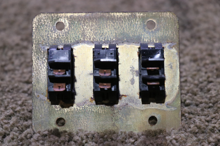 USED RV STEP / HANDLE / PORCH 3 SWITCH PANEL FOR SALE RV Components 