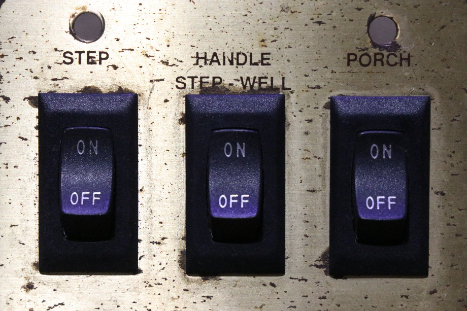 USED RV STEP / HANDLE / PORCH 3 SWITCH PANEL FOR SALE RV Components 