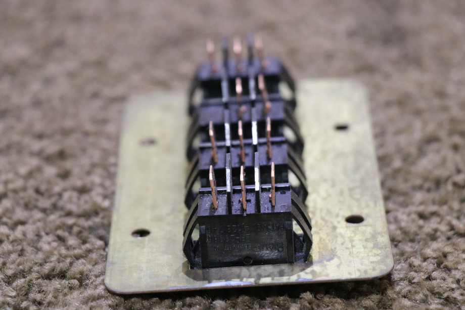 USED MOTORHOME KITCHEN / LIVING ROOM / HALL / DINETTE 4 SWITCH PANEL FOR SALE RV Components 