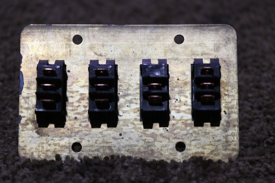 USED MOTORHOME KITCHEN / LIVING ROOM / HALL / DINETTE 4 SWITCH PANEL FOR SALE RV Components 