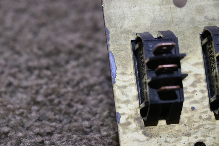 USED MOTORHOME KITCHEN / LIVING ROOM / HALL / DINETTE 4 SWITCH PANEL FOR SALE RV Components 