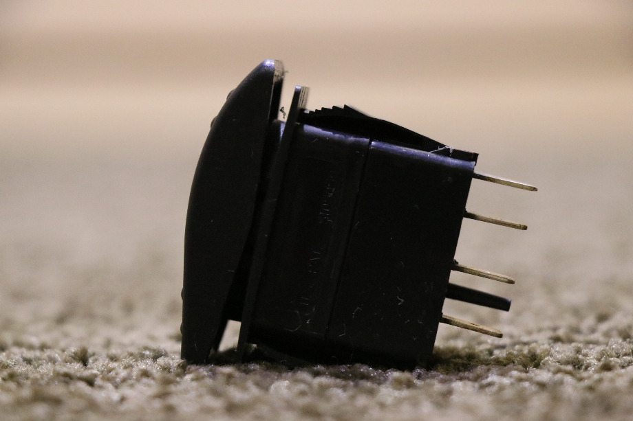 USED V8D1 LOCK / UNLOCK KEYLESS ENTRY DASH SWITCH RV PARTS FOR SALE RV Components 