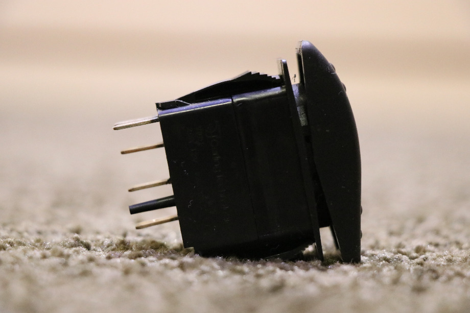 USED V8D1 LOCK / UNLOCK KEYLESS ENTRY DASH SWITCH RV PARTS FOR SALE RV Components 